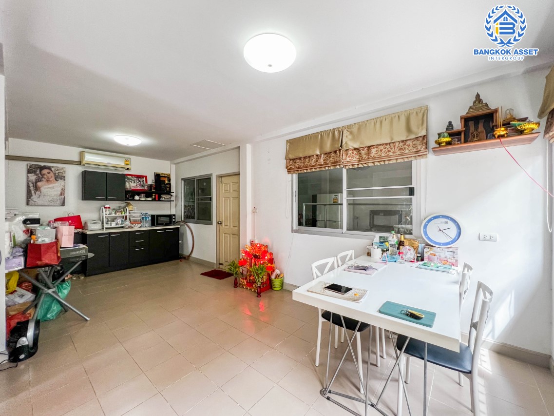 บ้านแฝดมือสอง ม.ศุภาลัยวิลล์ วงแหวนปิ่นเกล้า-พระราม5 เนื้อที่ 38 ตร.ว. ฟังก์ชันจัดเต็ม 3 ห้องนอน 2 ห้องน้ำ จอดรถได้ 1 คัน สภาพภายในสวย ต่อเติมครบ พร้อมเข้าอยู่ ตั้งบนสุดยอดทำเล! เชื่อมต่อได้ทั้ง ถนนกาญจนาภิเษก, ซอยส้มเกลี้ยง(อัจฉริยะพัฒนา), ถนนนครอินทร์ ใกล้ทางด่วน "ศรีรัช"